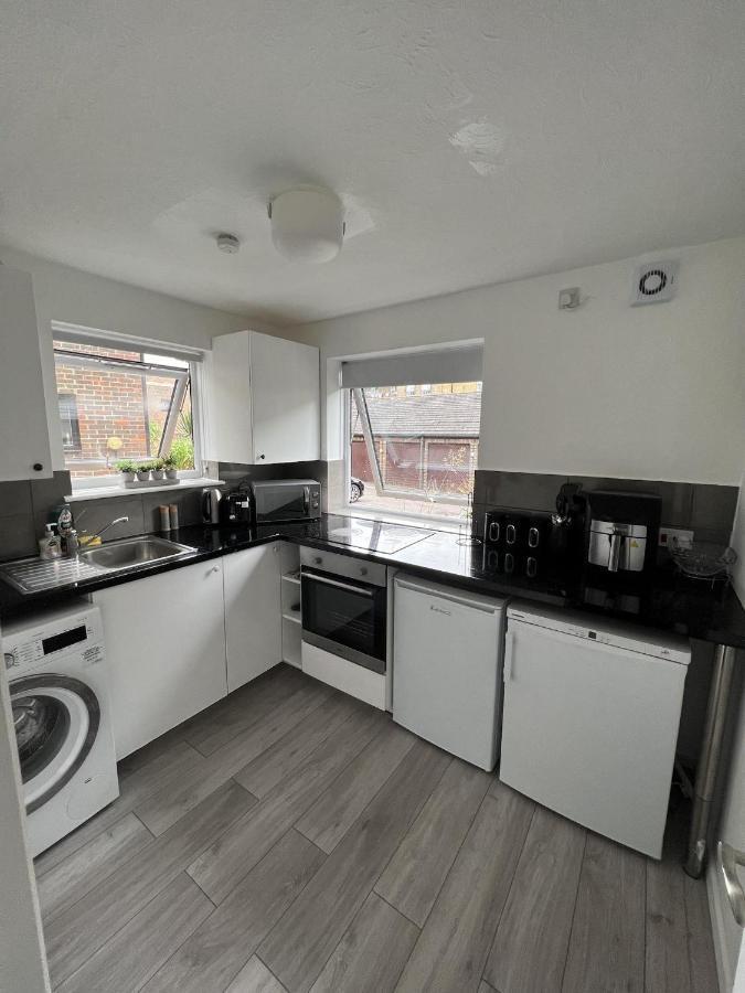 Canary Wharf Haven - Spacious & Homely Entire 1 Bedroom Flat London Exterior photo